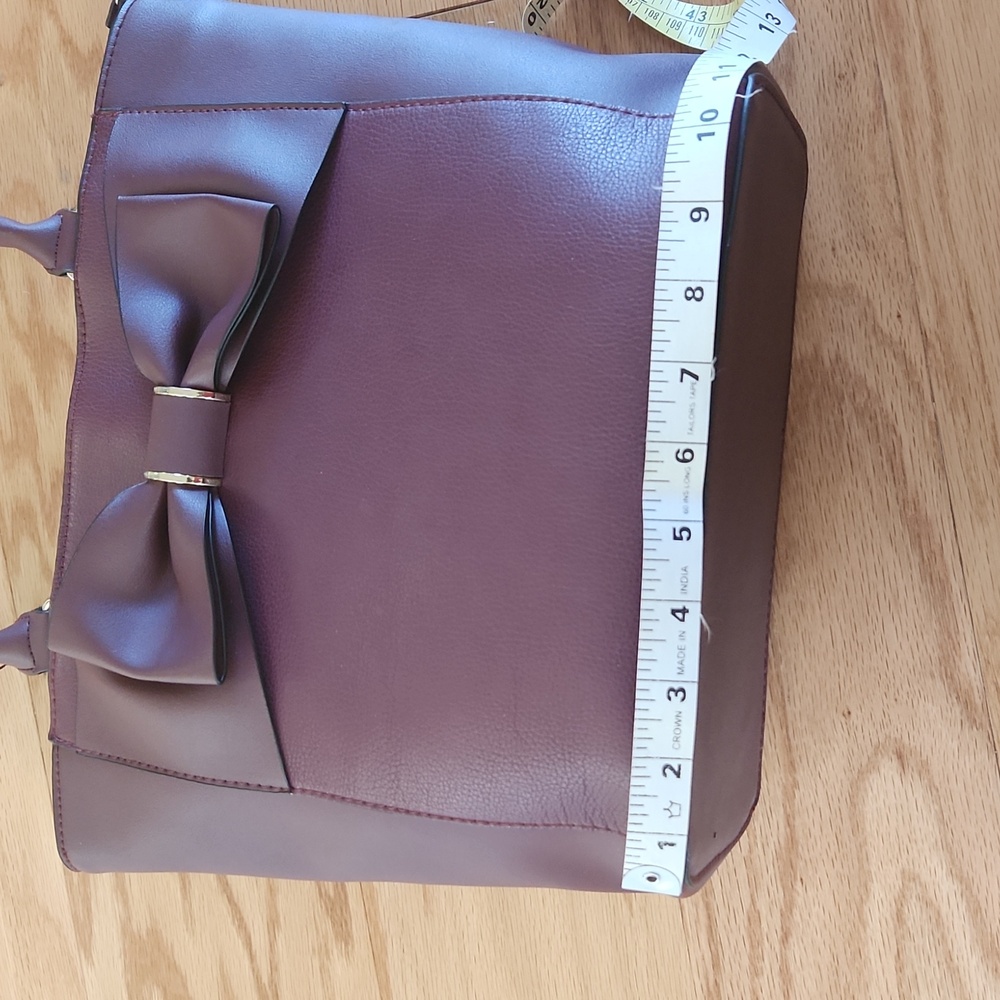 Elegant WineTote with Bow Detail - Picture 13 of 17